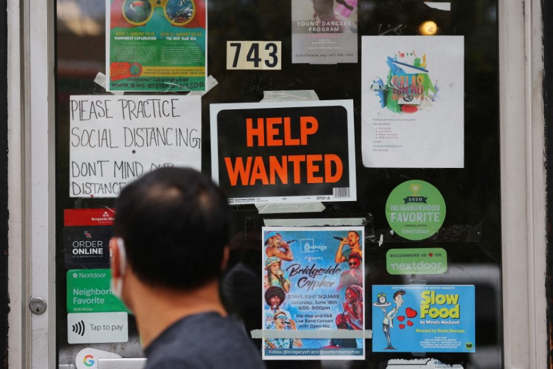 US weekly jobless claims drop calms market fears