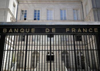 French central bank sees consumer gains easing budget pains