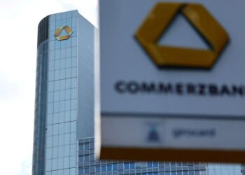 Germany must oppose UniCredit takeover of Commerzbank, employees say