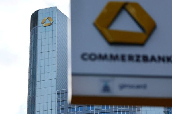 Germany must oppose UniCredit takeover of Commerzbank, employees say