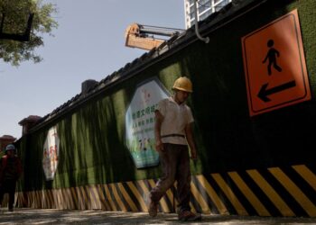 China says it will focus on solving outstanding economic problems