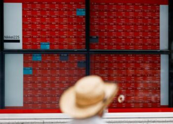 Stocks lose ground, oil extends gains amid Middle East tension