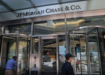 JPMorgan profit beats estimates on investment banking strength, higher interest income