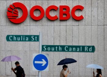 Singapore banks expect lower rates, China stimulus to boost wealth business