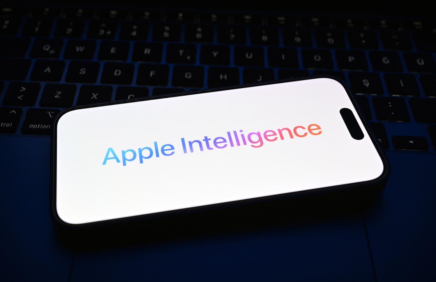 Business Tech Roundup: Apple Intelligence Is Now Available