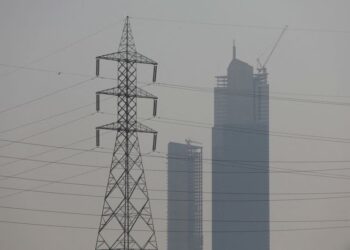 Pakistan to slash winter power tariffs to spur demand, cut gas use