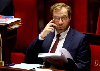 Facing far-right ultimatum, French finance minister says budget can still be improved