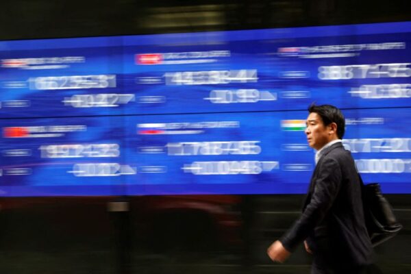 Asian stocks climb on Wall Street lead; yuan, euro sag