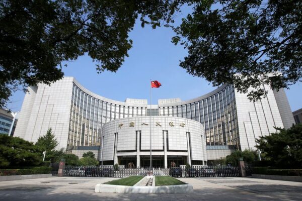 China cenbank conducts medium-term loan operation, leaves rate unchanged