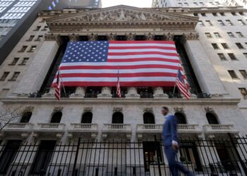 Wall St set for weekly advances in countdown to Trump presidency