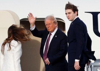 Trump flies on Air Force plane to Washington as Biden sticks to tradition