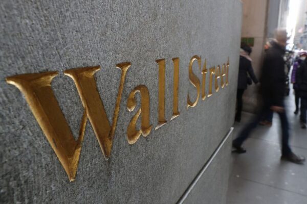 Wall St falls as declines in Walmart, Palantir hit risk sentiment