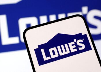 Lowe’s forecasts muted annual profit on uncertain economy, cautious spending