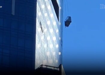 2 Workers Rescued from Scaffolding Hanging Off of High-Rise Building’s 78th Floor as Glass Was ‘Raining’ Down on Street