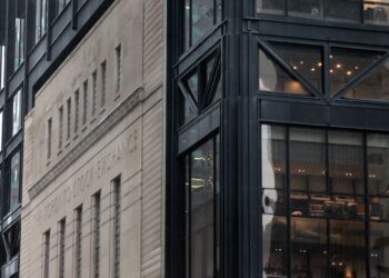 TSX falls to 4-month low as economic growth worries hit tech stocks