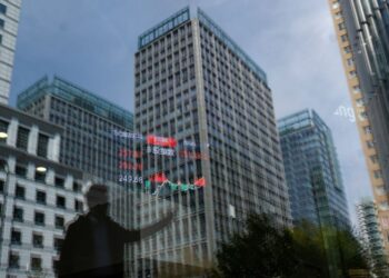 Asian stocks edge up as US trade deals, fiscal health in focus