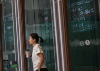 Asian shares make cautious gains as beaten-down Treasuries find support