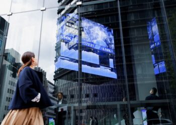 US stocks seesaw as investors weigh potential progress in US-China trade talks against soft data