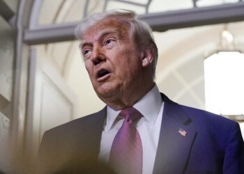 Defying debt warnings, Republicans push forward on Trump tax agenda