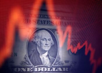 US dollar rises as traders await China talks outcome