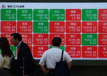 Stocks struggle, oil up for 3rd week as Trump weighs US action on Iran