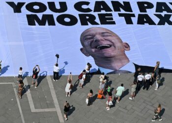 Wedding Protesters Say Bezos Should Pay More Tax. Here’s How Much He Likely Did Pay