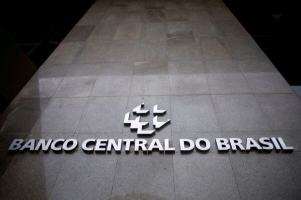 Brazilian economists expect central bank to cut rates in early 2026 despite hawkish signals