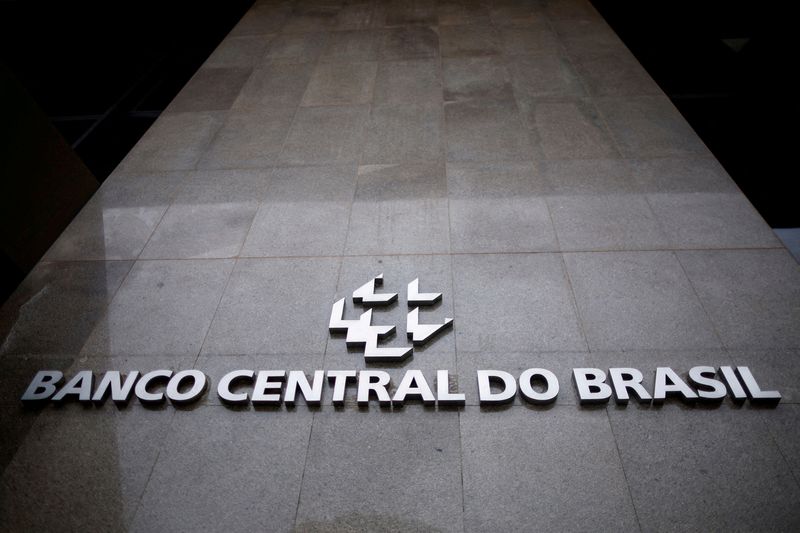 Brazilian economists expect central bank to cut rates in early 2026 despite hawkish signals