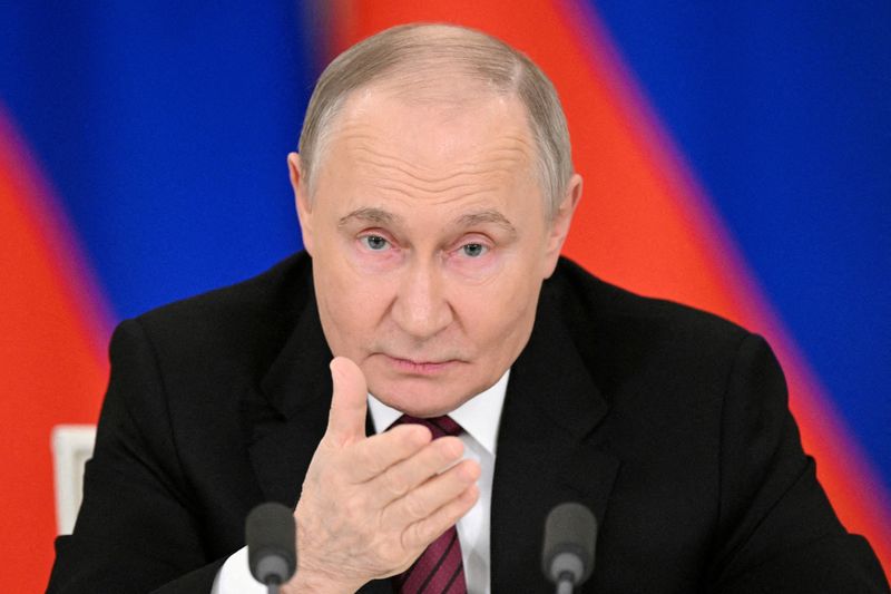 Russian President Vladimir Putin dismisses transport minister Starovoit