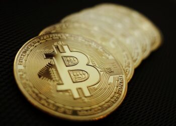 Bitcoin jumps to record on institutional investor demand