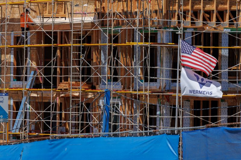 US labor costs rise slightly above expectations in second quarter
