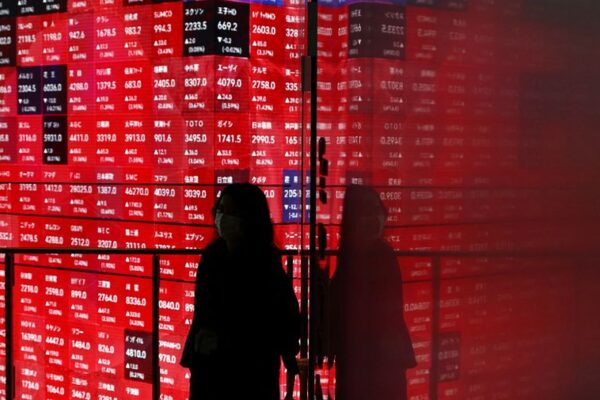 Asian stocks climb, dollar droops on Fed easing bets