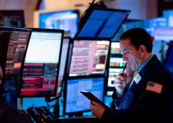 Stocks just broke through a key level that indicates a sell-off. Here’s how much the S&P 500 will fall before you should buy, according to one strategist