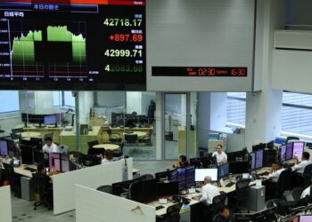 Asian shares rise, dollar defensive after mild inflation data