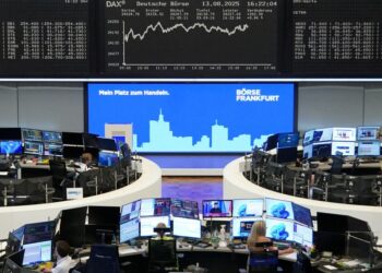 European shares hit two-week high as investors gauge earnings, economic data
