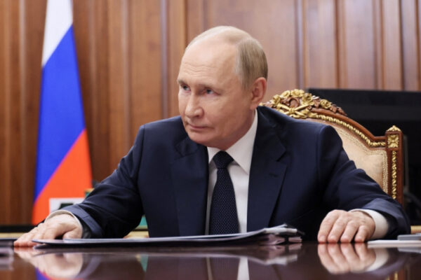 Exclusive-Putin’s demand to Ukraine: give up Donbas, no NATO and no Western troops, sources say