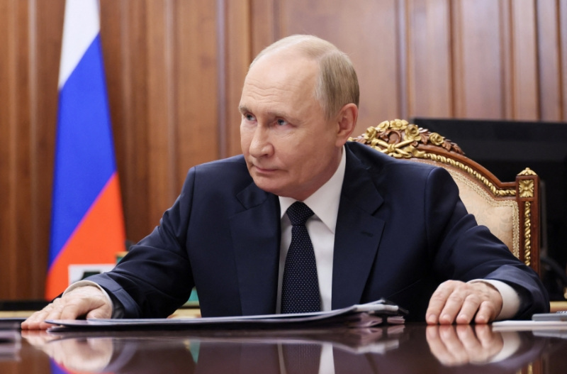 Exclusive-Putin’s demand to Ukraine: give up Donbas, no NATO and no Western troops, sources say