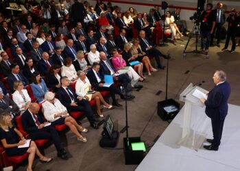 French PM calls risky confidence vote over budget cuts to tackle debt