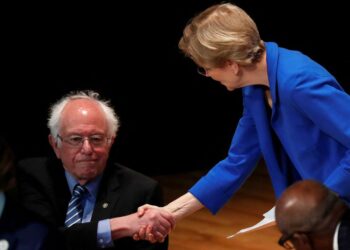 US senators Warren, Sanders urge big banks to boost loans instead of dividends