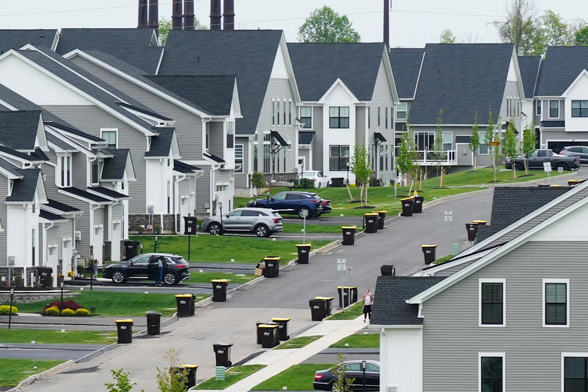 Average rate on a 30-year mortgage falls again, dips to lowest level since early October