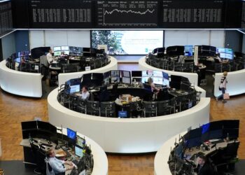 European shares finish week flat after key central bank verdicts