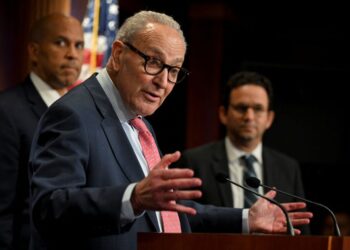 Democratic leaders in US Congress demand meeting with Trump as government shutdown looms