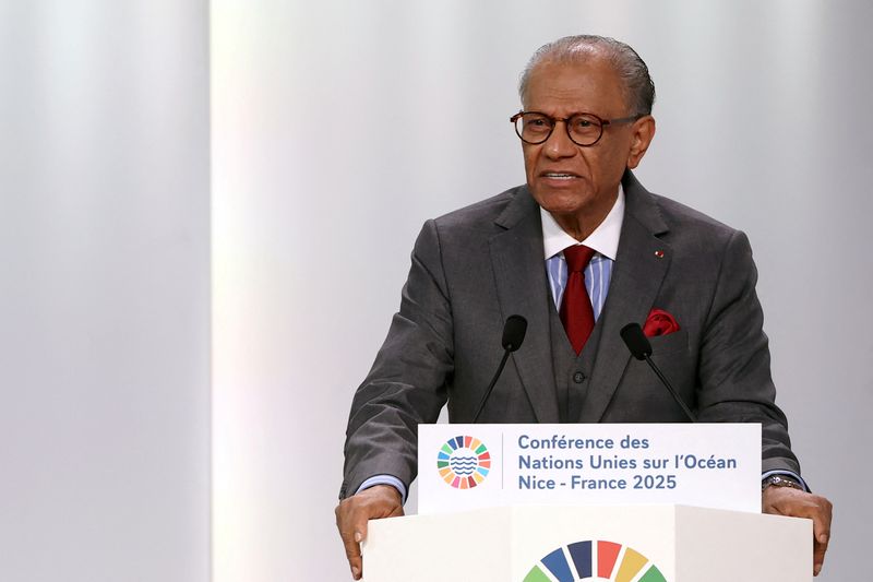 Mauritius central bank governor agrees to resign