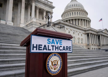 Just before shutdown, most Americans wanted health insurance tax credits extended, KFF poll finds