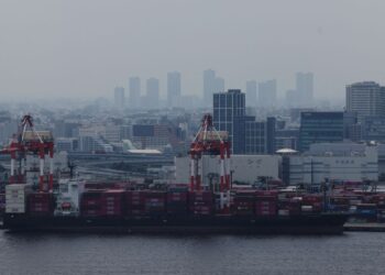 Japan exports rise 4.2% y/y in September