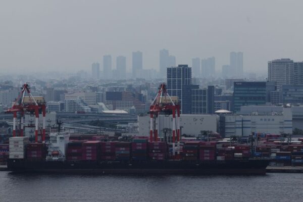 Japan exports rise 4.2% y/y in September
