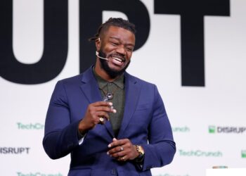 And the winner of Startup Battlefield at Disrupt 2025 is: Glīd