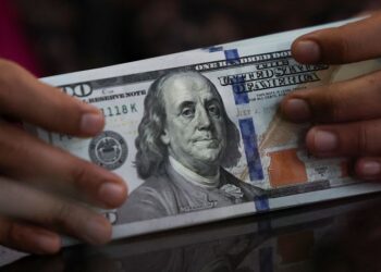 Dollar ends week lower amid Fed outlook, US government shutdown