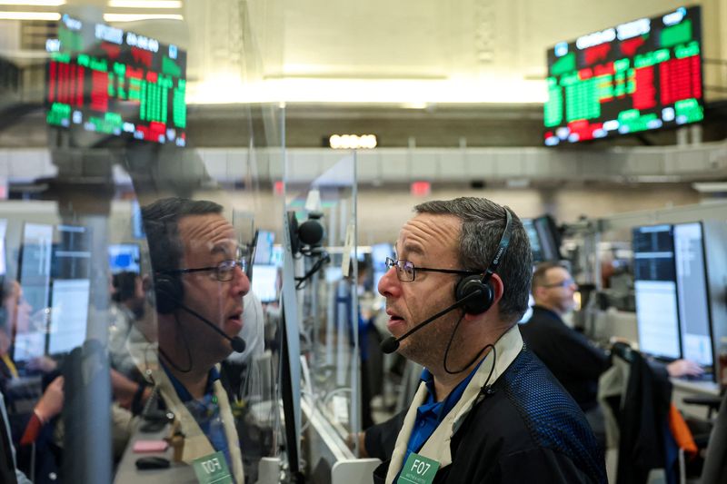 Investors watching US economic signs as market pulls back, tech teeters