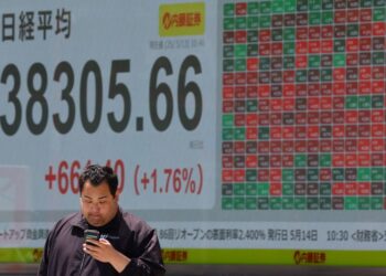 Stocks crumble as hopes fade for imminent Fed rate cut